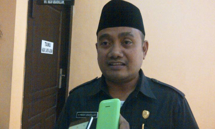 Mantan Ketua DPRD Sampang Drs KH. Imam Ubaidilah semasa hidup.