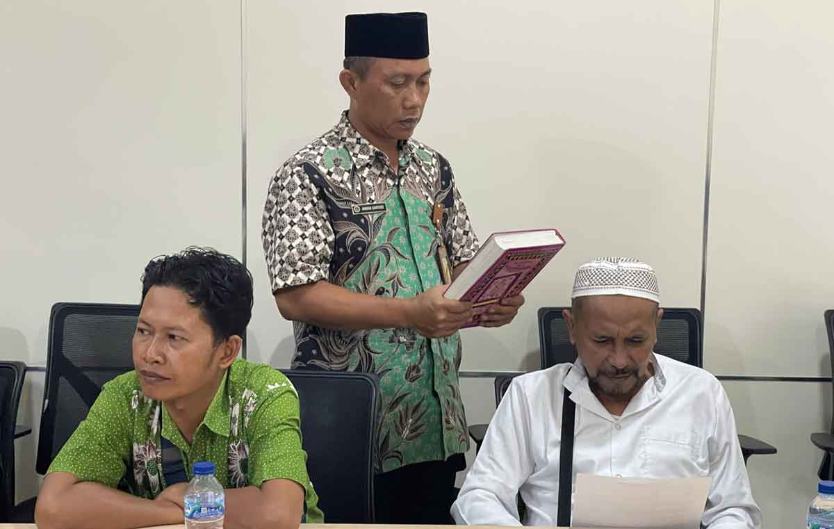 Pengambilan sumpah yang dilakukan petugas dari Kantah Kabupaten Pasuruan.
