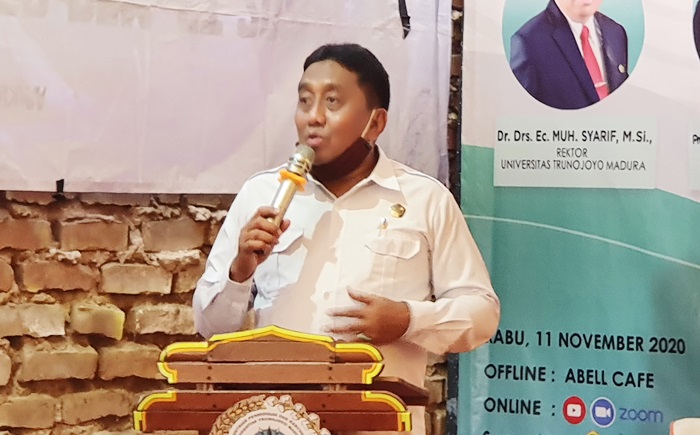 Dr. Moh. Syarif, Rektor UTM.
