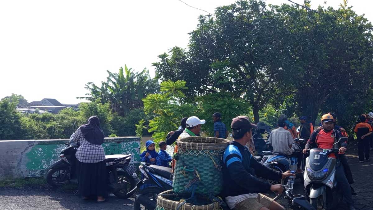 Pencarian balita yang hilang di Sidoarjo.