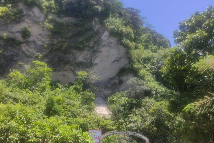 Pasca Gempa Bukittingi, Tebing di Ngarai Sianok Longsor. Foto: Ist