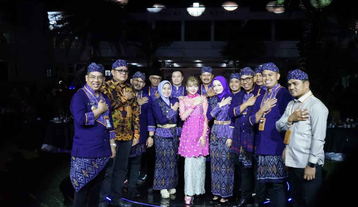 Wali Kota Kediri bersama para kepala daerah se-Komwil IV. Foto: Ist