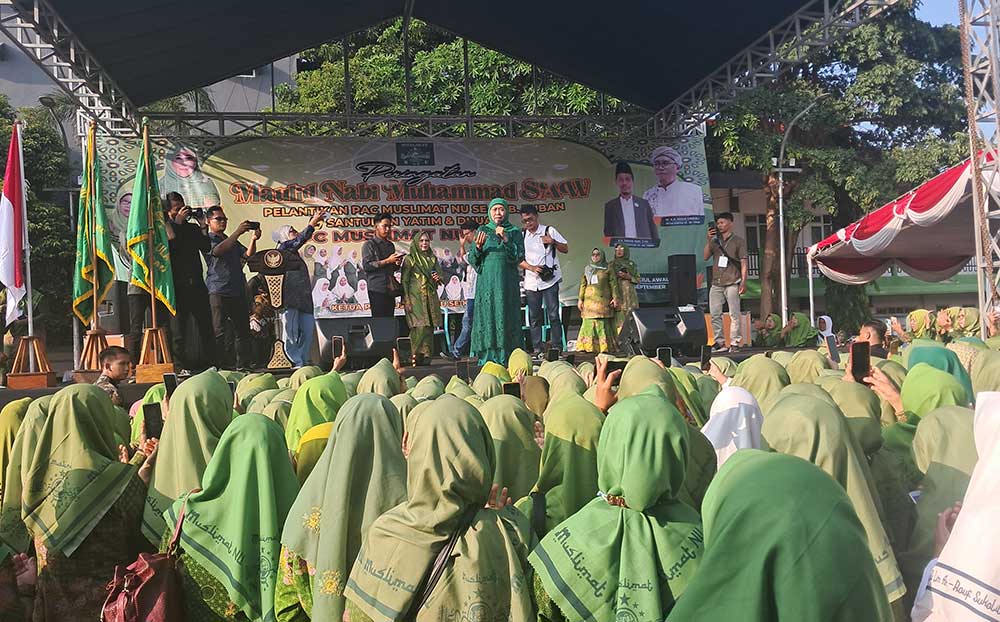 Cagub Nomor 02 Jatim, Khofifah Indar Parawansa, saat menyapa Muslimat NU di Kabupaten Tuban. Foto: AHMAD CHOIRUDIN/ BANGSAONLINE