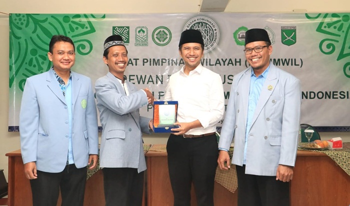 Wagub Jatim, Emil Dardak saat menghadiri Rapimwil BKPRMI Jatim di aula Masjid Al Akbar Surabaya. foto: ist