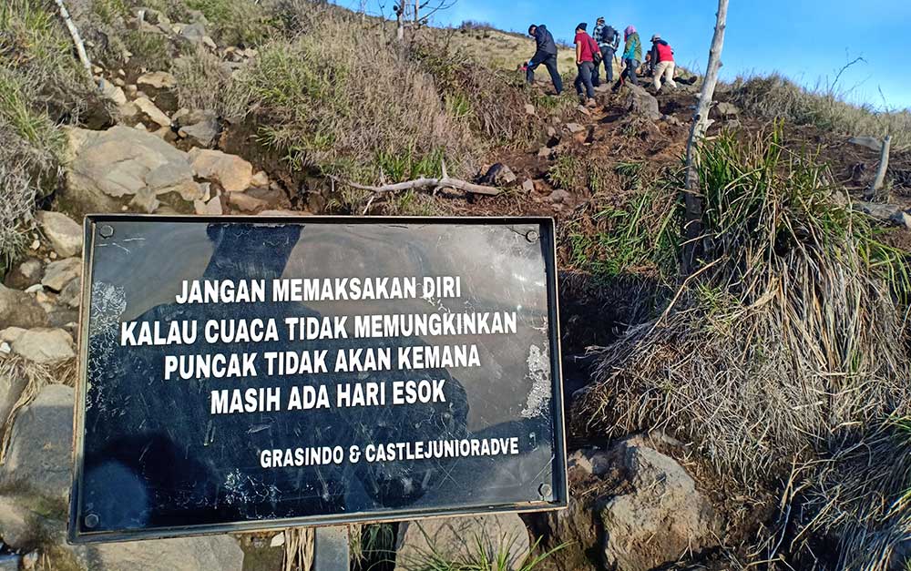 Gunung Sindoro.