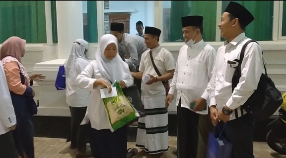 Lewat ASC Foundation, Kiai Asep Siapkan Sedekah 200 Ton Beras, Puluhan Ribu Sarung, dan Uang