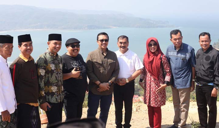 Menpora saat berada di obyek wisata Sentono Gentong.