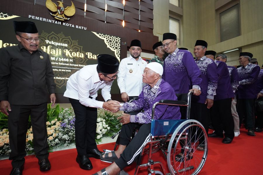 Pemkot Batu Lepas Keberangkatan 197 Jemaah Calon Haji Tahun 2025