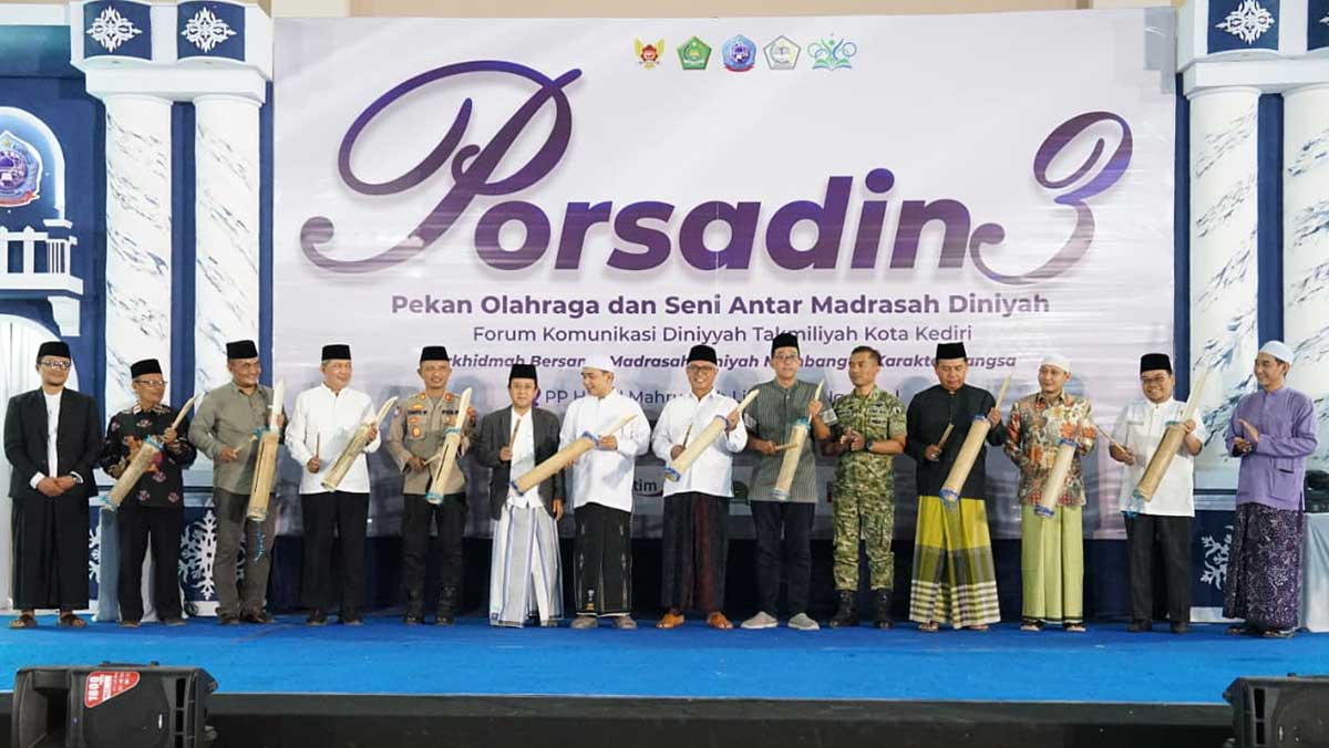 Wakil Wali Kota Kediri saat menghadiri pembukaan Porsadin ke-3.

