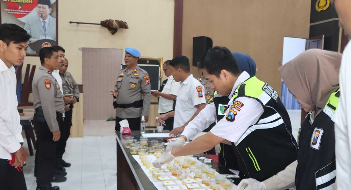 Tes urine yang digelar Polres Blitar Kota.