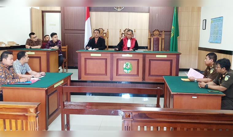 Suasana sidang praperadilan Genpatra terhadap Kejari Gresik di PN Gresik, 7 Februari 2020 lalu. foto: SYUHUD/ BANGSAONLINE