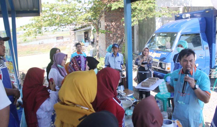 Para pelaku usaha saat ikuti pelatihan membuat olahan berbahan baku kerang.