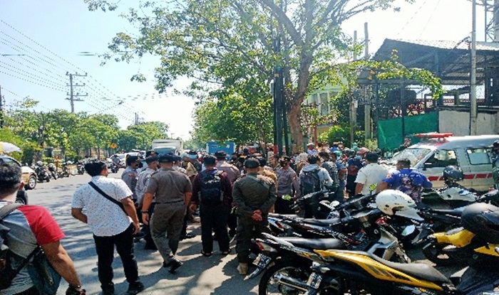 Keluarga salah satu pasien di RSUD dr. Muhamad Saleh Kota Probolinggo yang meninggal dunia menolak dicovidkan. 