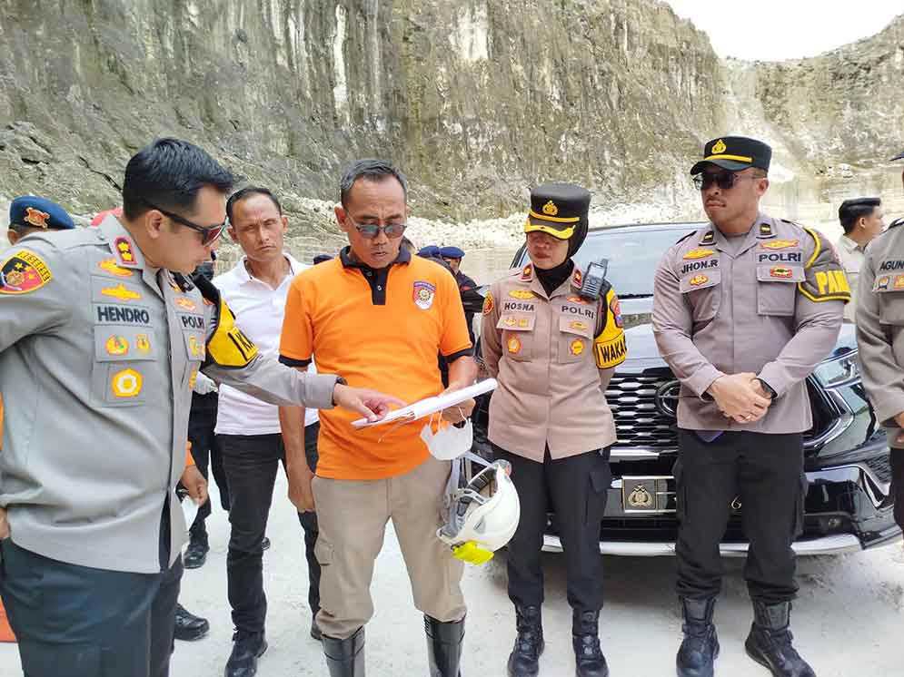 AKBP Hendro Sukmono saat melakukan olah TKP. (Ist)