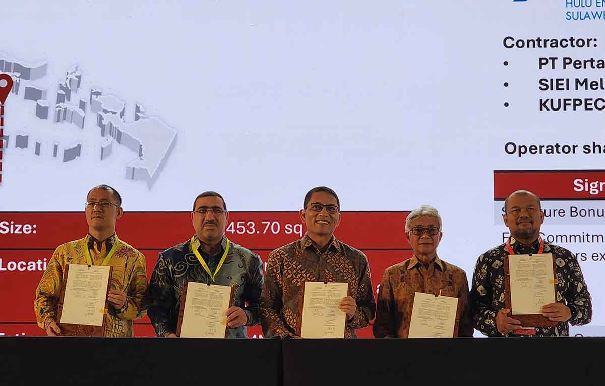 Penandatanganan kontrak kerja sama wilayah kerja amanah dan melati.