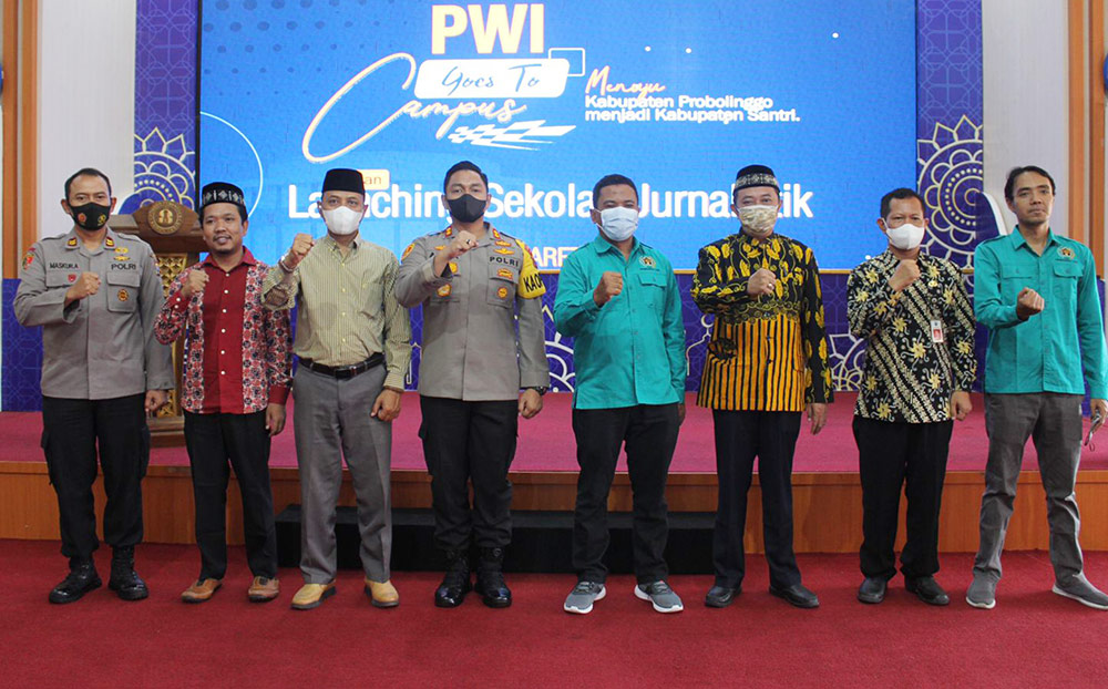 Launching sekolah jurnalistik di Universitas Nurul Jadid (Unuja) Desa Karanganyar, Kecamatan Paiton, Kabupaten Probolinggo, Kamis (24/3/2022).