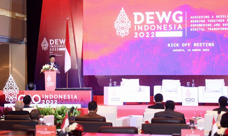 Menkominfo, Johnny G Plate, saat menghadiri Kick Off Meeting Digital Economy Working Group di Jakarta Pusat, Selasa (15/3). Foto: Biro Humas Kemenkominfo