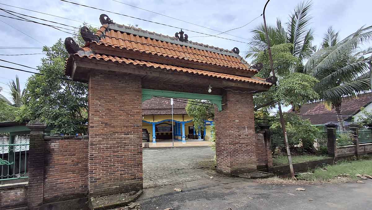 Gapura Balai Desa Kujung, Kecamatan Widang, Tuban.