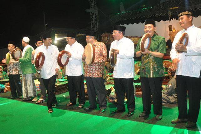 Launching sukses Muktamar NU ke-33 di Kantor PWNU Jawa Timur . Foto : Taufik suarasurabaya.net