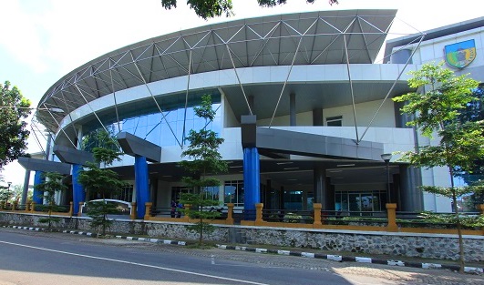 Tampak megah, gedung Convention Hall Simpang Lima Gumul (SLG) berdiri di depan SLG Kediri. (Ist)