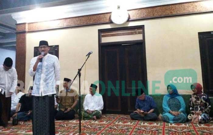 Sandiaga Uno, Wakil Gubernur terpilih DKI Jakarta saat memberikan motivasi bisnis ekonomi kreatif kepada santri Ponpes Tebuireng Jombang, Jawa Timur, Sabtu (10/6/2017). foto: ROMZA/ BANGSAONLINE