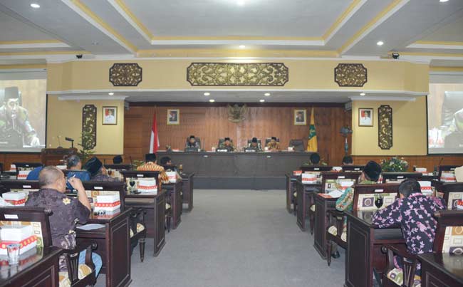 Suasana rapat paripurna penyampaian laporan reses II DPRD Sumenep. foto: Humas DPRD Sumenep