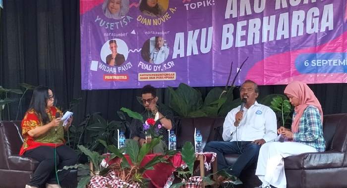 Sesi talkshow dengan topik Aku Kuat Aku Berharga.

