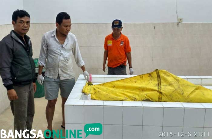 Tulang belulang korban dievakuasi ke RSUD Sosodoro Djatiekoseomo Bojonegoro.