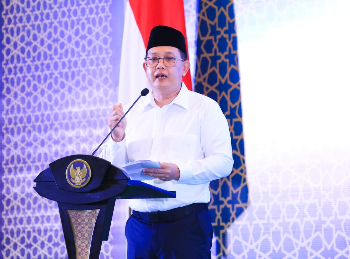 Serahkan Penghargaan di Masjid Award 2024, Pj Gubernur Jatim: Kepedulian untuk Imam dan Marbot