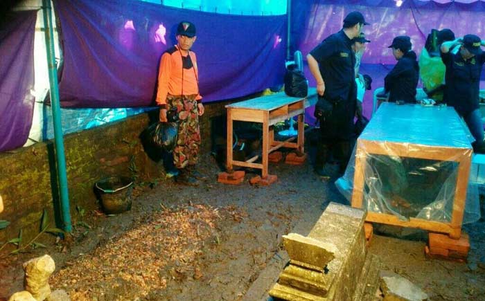 Proses autopsi jenazah Siyono oleh Tim Dokter Muhammadiyah foto: istimewa