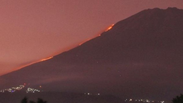 44 Pendaki Dievakuasi Akibat Kebakaran Gunung Sumbing, Jalur Pendakian Ditutup Sementara. Foto: Ist