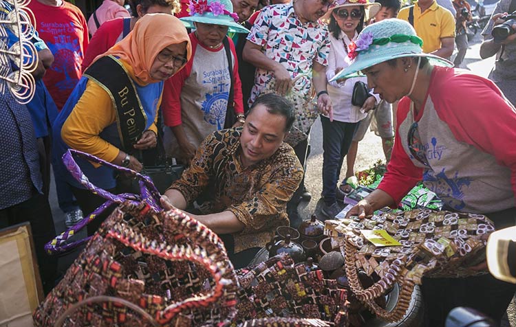 Komitmen Sejahterakan Warga, Pemkot Surabaya Wajibkan OPD Beli Produk Olahan UMKM
