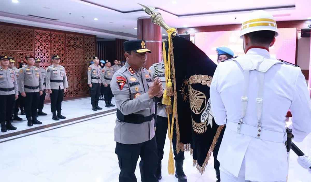 Kapolda Jatim Pimpin upacara dalam rangka menyambut HUT ke-79 Bhayangkara.