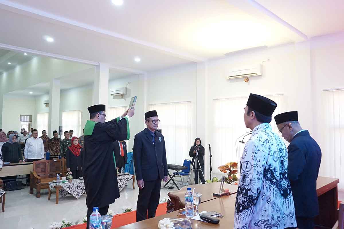 Pengukuhan Rektor Unirow Tuban.