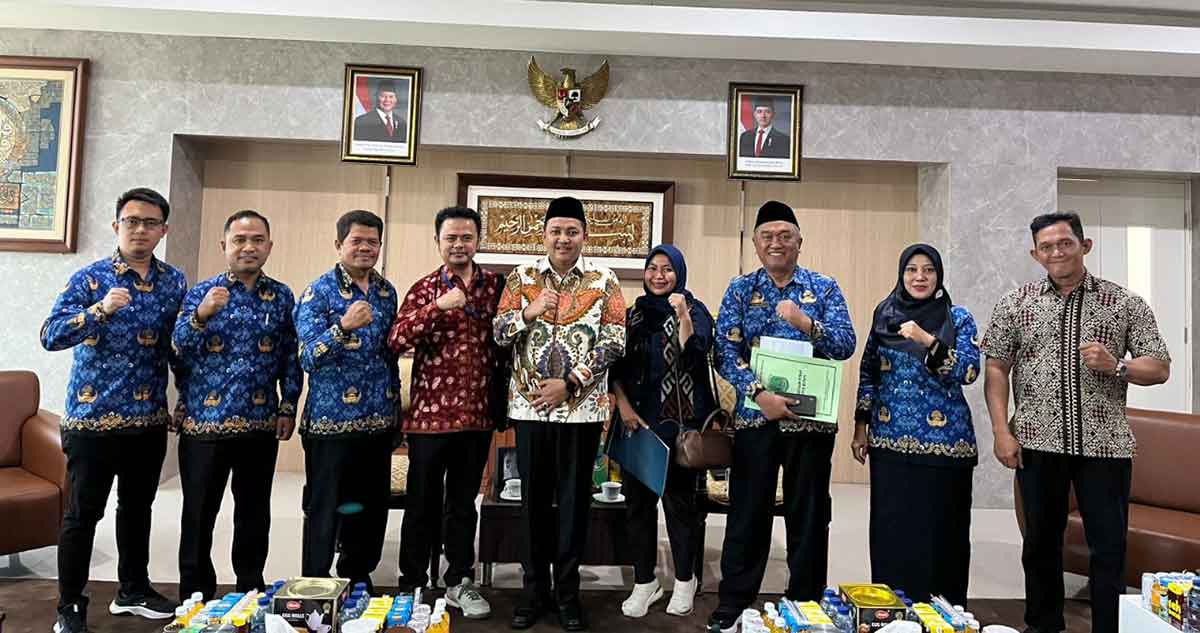 Jajaran Kantah Kabupaten Pasuruan saat menghadiri rapat koordinasi bersama kepala daerah.