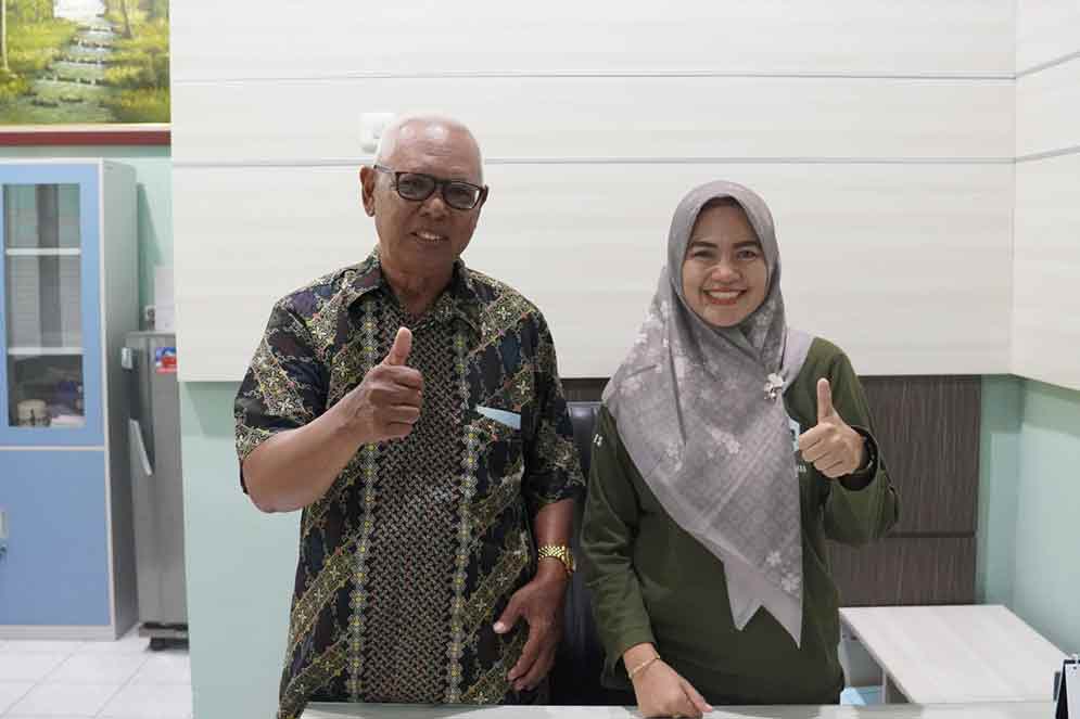 Yasin (kiri) peserta JKN dari Gresik. (Ist)