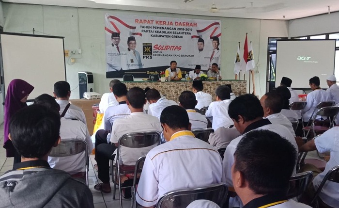 DPD PKS Gresik ketika menggelar Raker. Foto: SYUHUD A/BANGSAONLINE