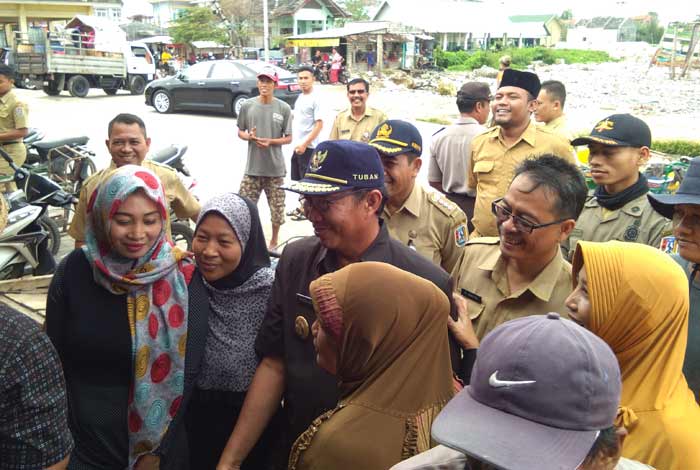 Fathul Huda ketika berkunjung ke TPI Desa Palang.