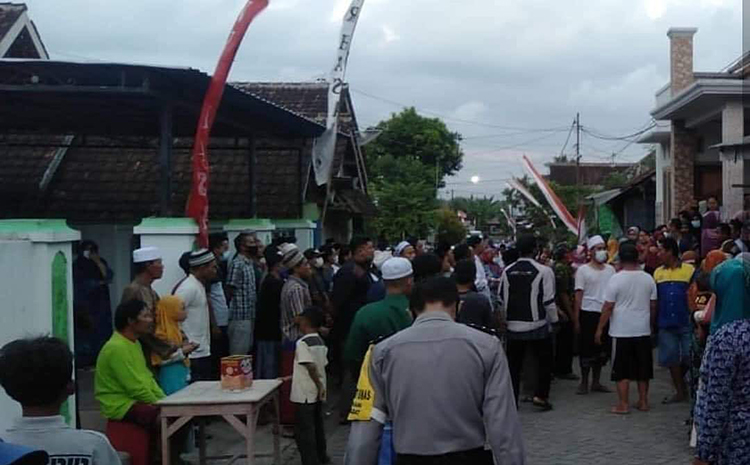 Proses evakuasi korban. (foto: ist)