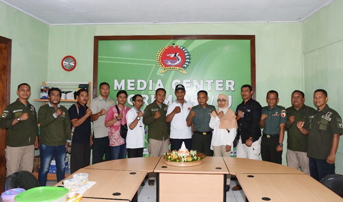 Jajaran Penrem 084/Bhaskara Jaya saat deklarasi tangkal hoax bersama awak media.