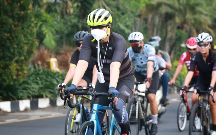 Kapolda Jatim Irjen Pol Dr. Nico Afinta saat giat gowes.