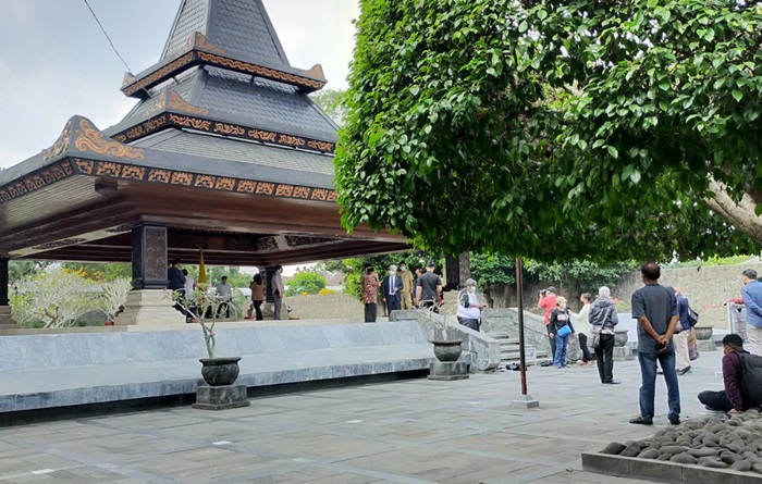 Wisata Makam Bung Karno di Kota Blitar.