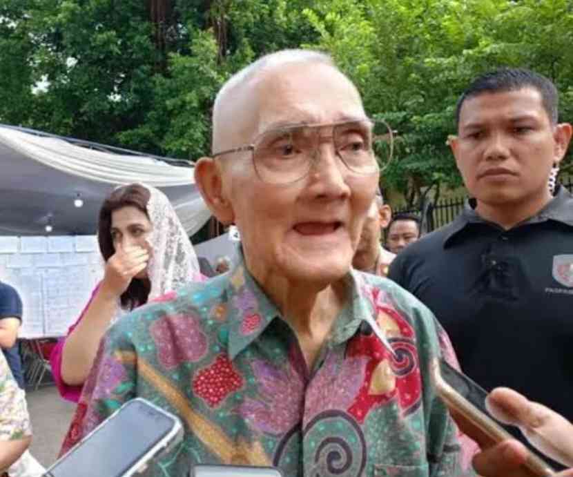 Profil Try Sutrisno, Mantan Wapres Asli Suroboyo yang Giginya Mau Dicopot oleh Fans Gibran