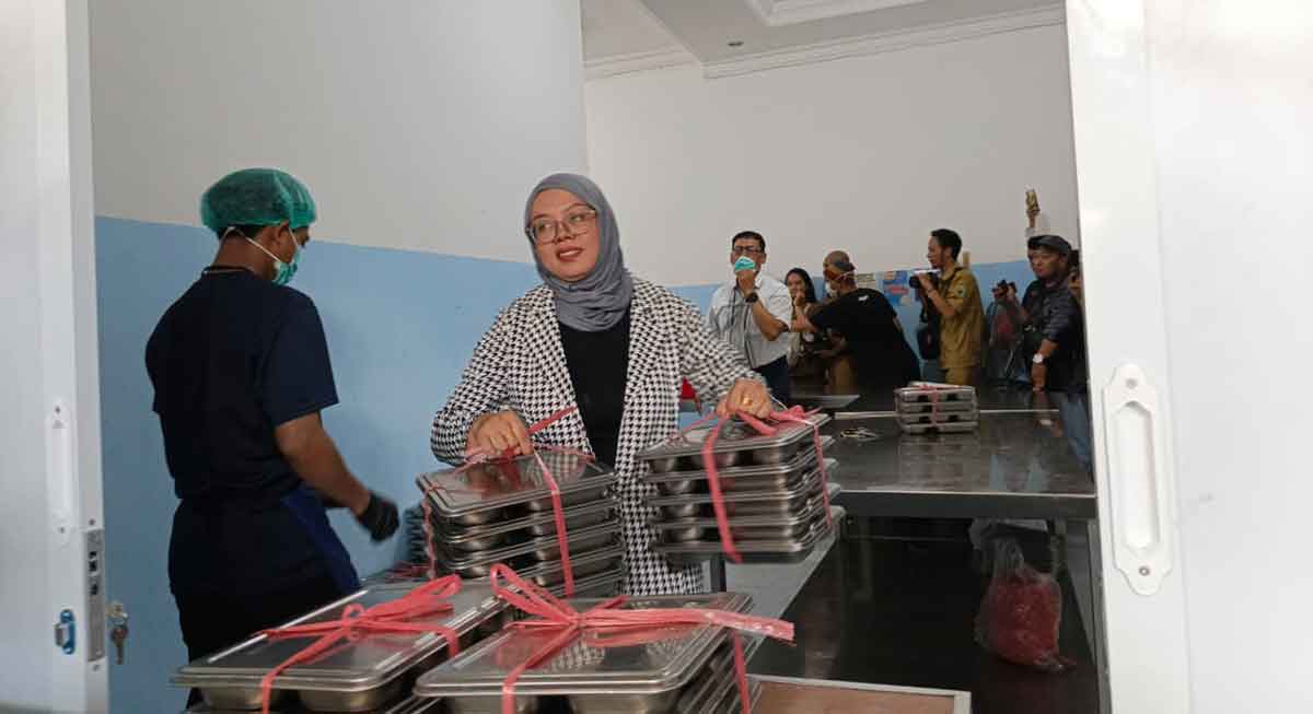Pelaksanaan program MBG di SPPG Buring, Kota Malang.