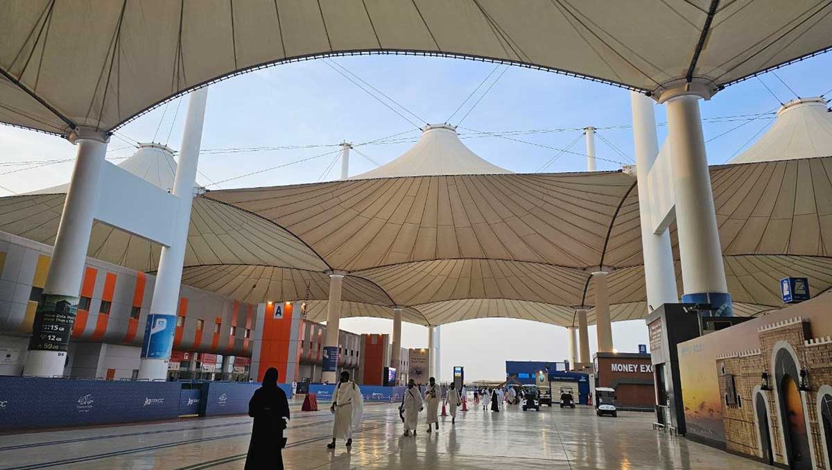 Kedatangan jamaah haji di Bandara Jeddah yang langsung mengenakan ihram. Foto: MCH 2026