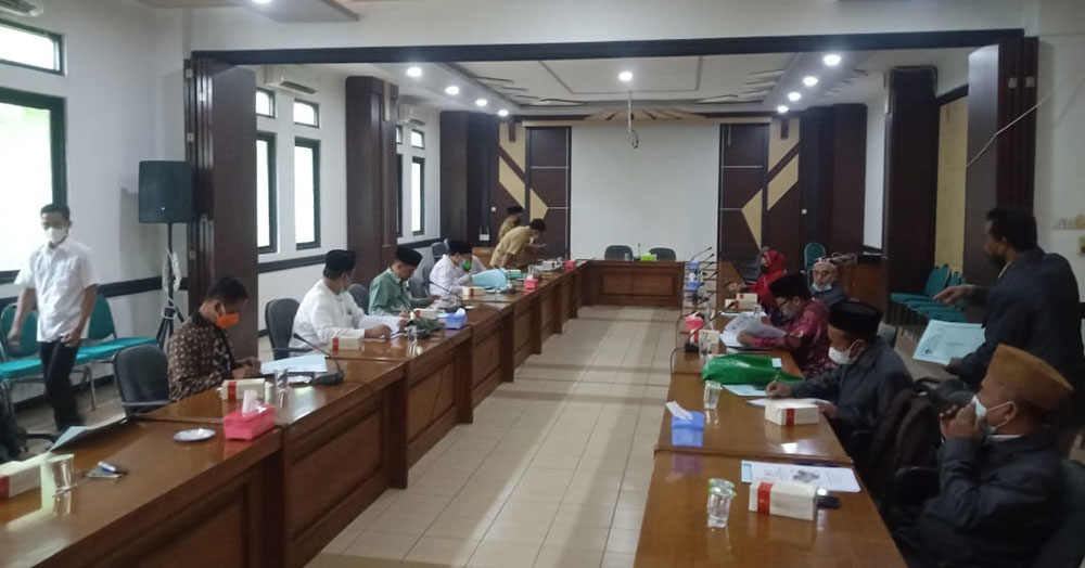 Suasana ketika hearing terkait penghapusan pekerjaan rumah yang diadakan Dispendik Kabupaten Pasuruan dengan dewan pendidikan setempat.