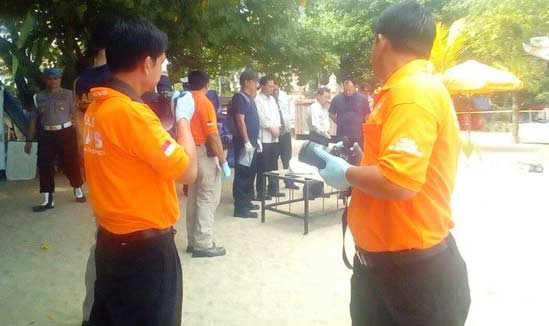 Pihak kepolisian melakukan olah tempat kejadian perkara dimana Aipda I Wayan Sudarsa ditemukan tewas.