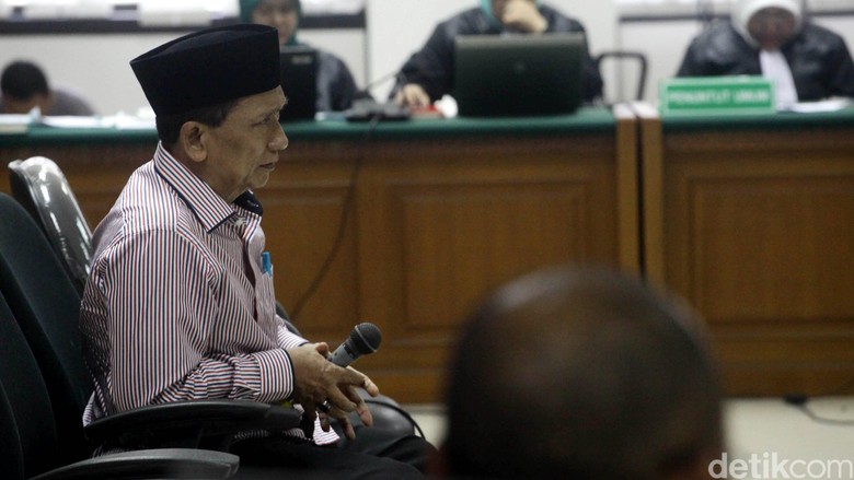 Fuad Amin dalam sidang tipikor. Foto: detik.com