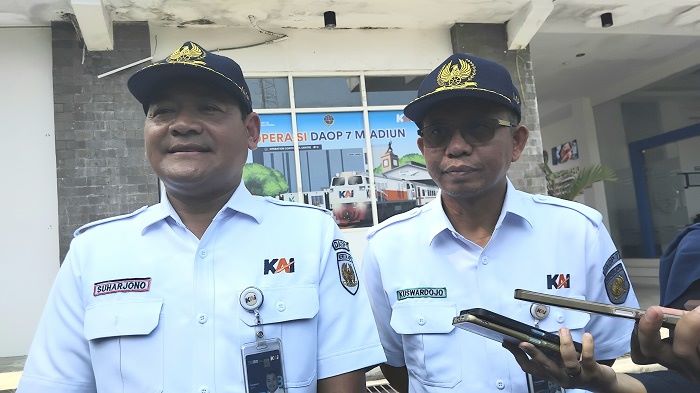Suharjono, Kepala Daop 7 Madiun ketika memberi keterangan pada awak media. Foto: HENDRO SUHARTONO/ BANGSAOLINE