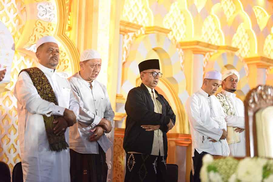 Wakil Wali Kota Kediri Gus Qowim (tengah) saat hadiri Majelis Dzikir Maulidurrasul SAW dan Haul Akbar Masyayikh Lirboyo. (Ist)